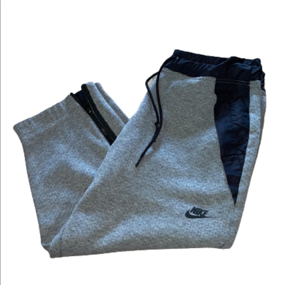Nike gray/black athletic capri joggers EUC size M